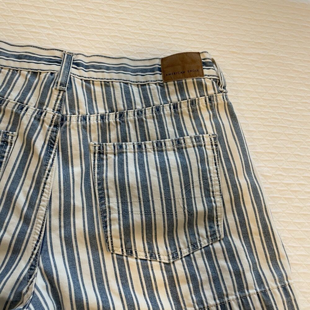 American Eagle Railroad Ticking Striped High waist Jean Mom Shorts Size 4 - Picture 4 of 9